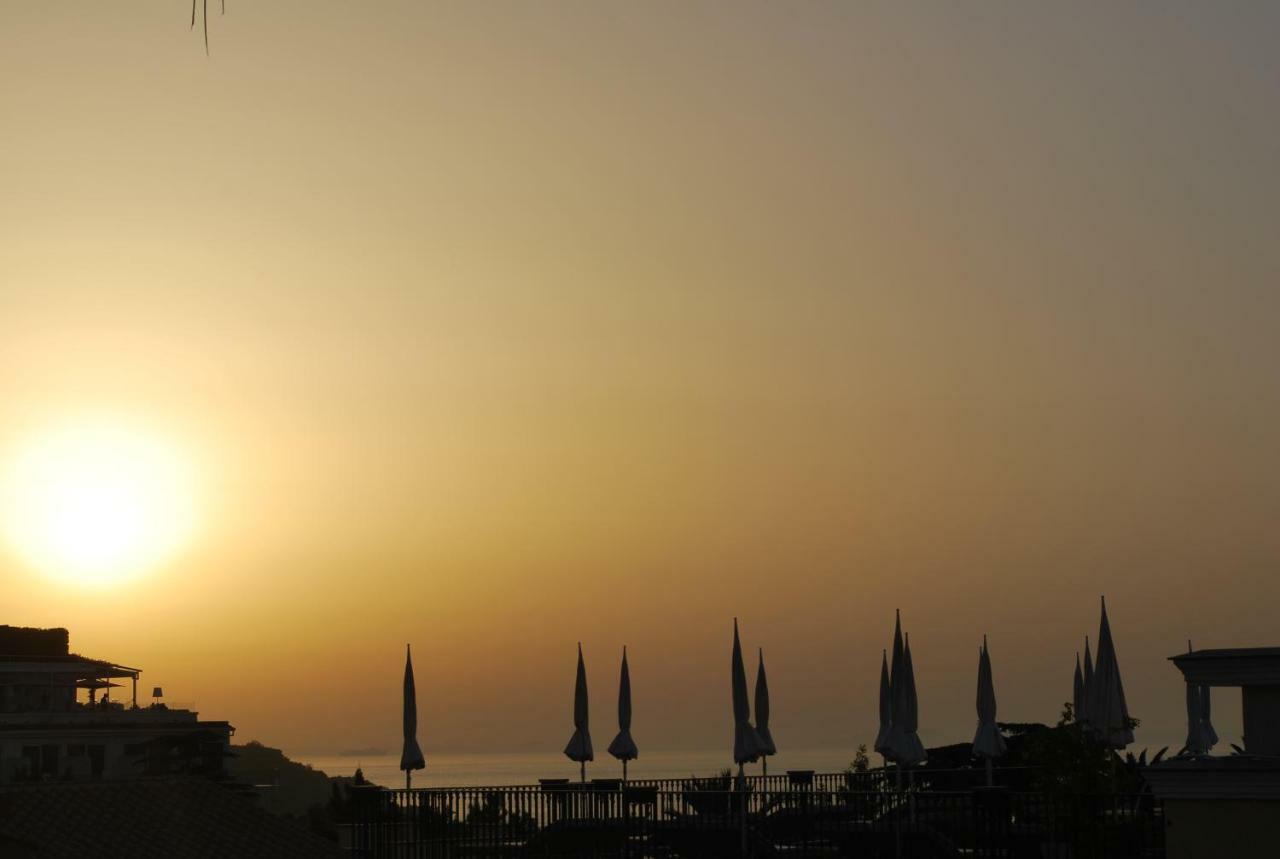 B&B Syrentum Sorrento Bagian luar foto