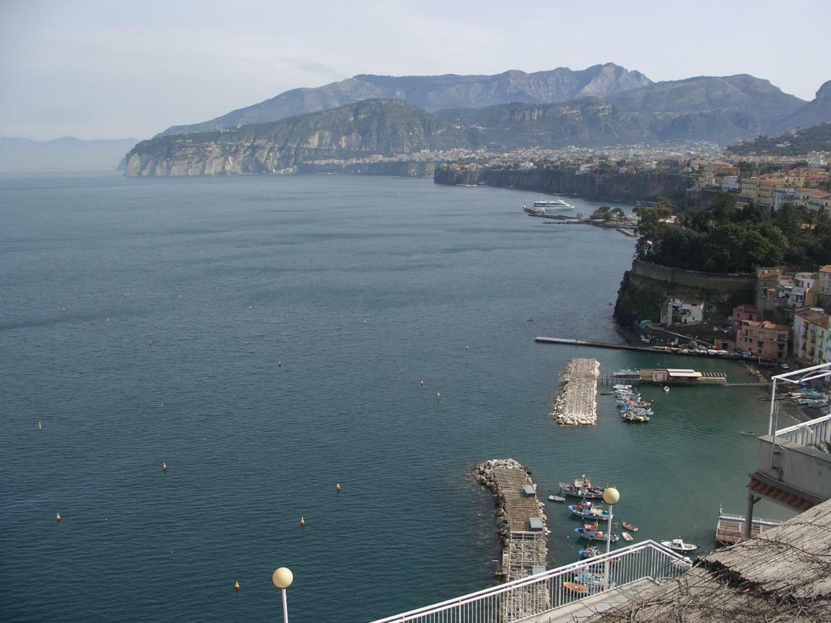 B&B Syrentum Sorrento Bagian luar foto